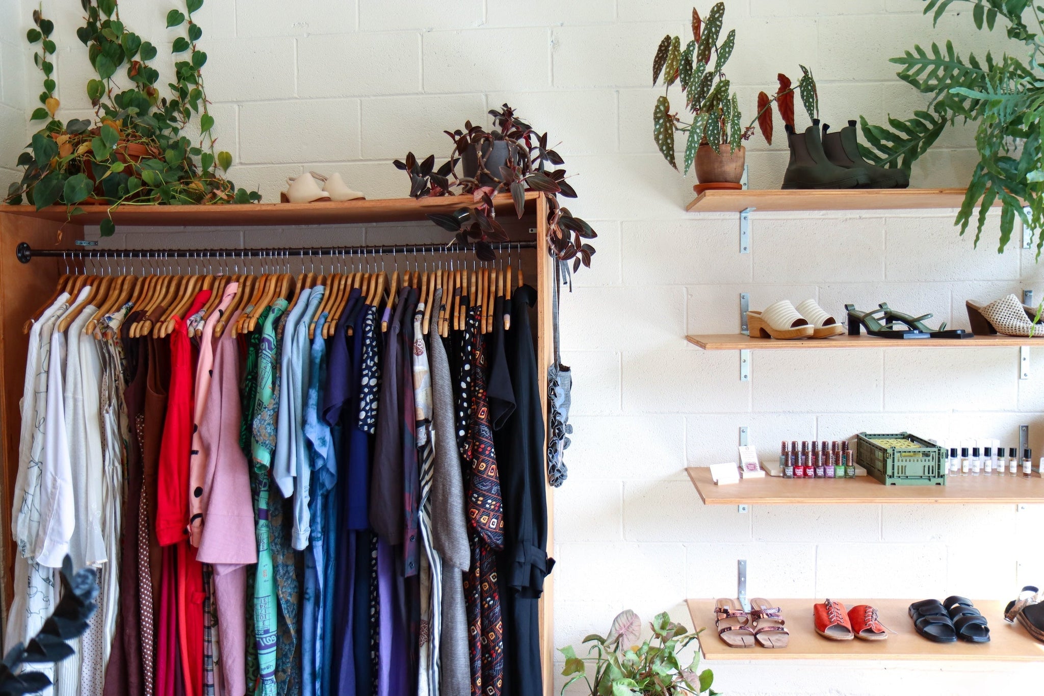 We're Hiring a Weekend Sales Associate!